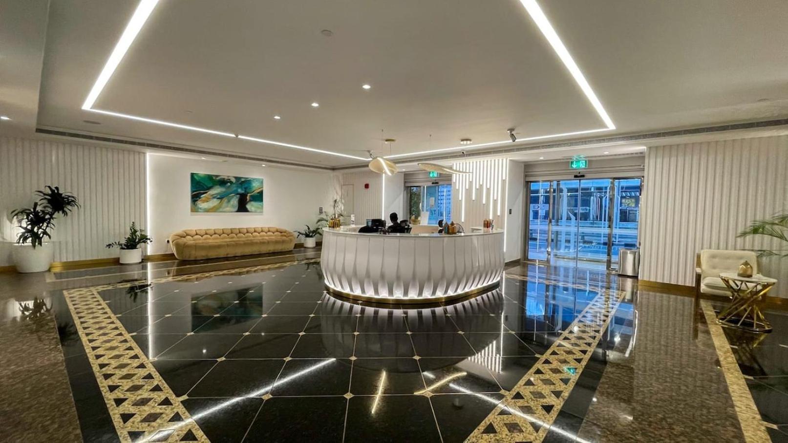 Апартаменты The Penthouse On 71St Floor Дубай Экстерьер фото